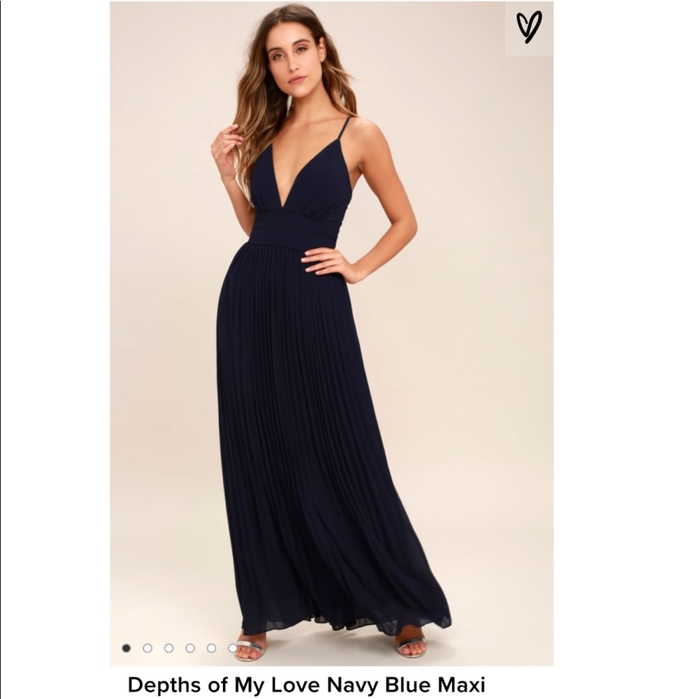 Lulu’s || Navy Chiffon Pleated Gown - Size M
